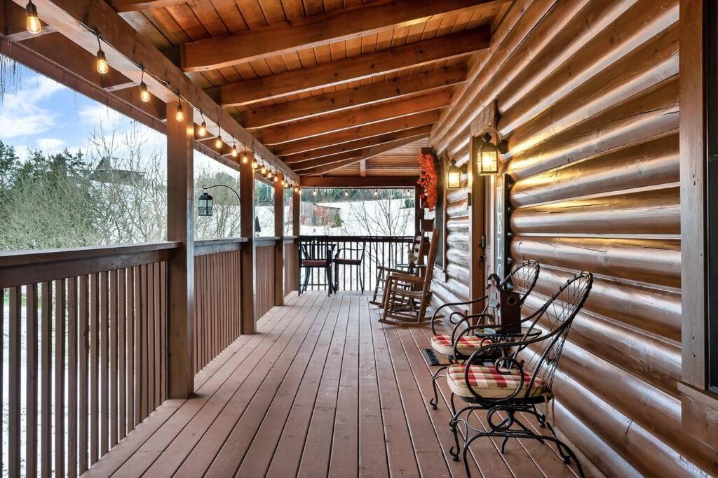 Cabin With New Hot Tub, Near Dollywood .2Bd.2Ba.Sleeps6.Bbq Sevierville Zewnętrze zdjęcie
