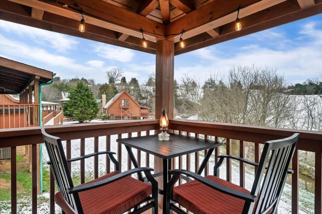 Cabin With New Hot Tub, Near Dollywood .2Bd.2Ba.Sleeps6.Bbq Sevierville Zewnętrze zdjęcie